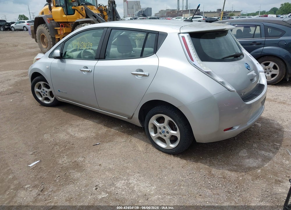 2011 NISSAN LEAF SL VIN: JN1AZ0CPXBT005973