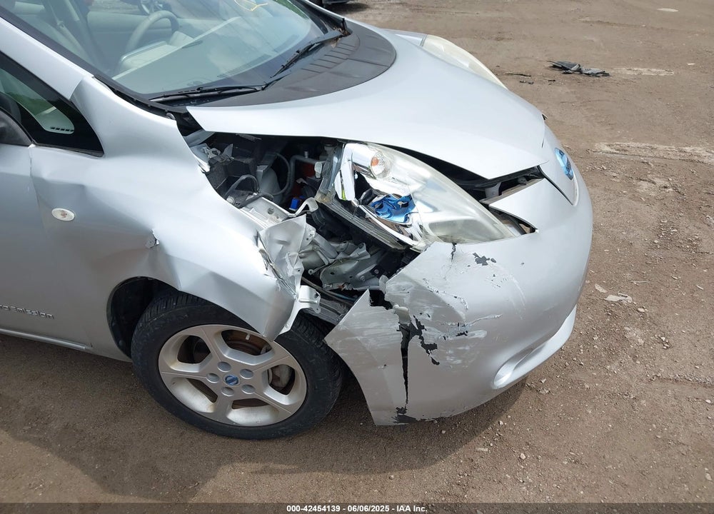 2011 NISSAN LEAF SL VIN: JN1AZ0CPXBT005973