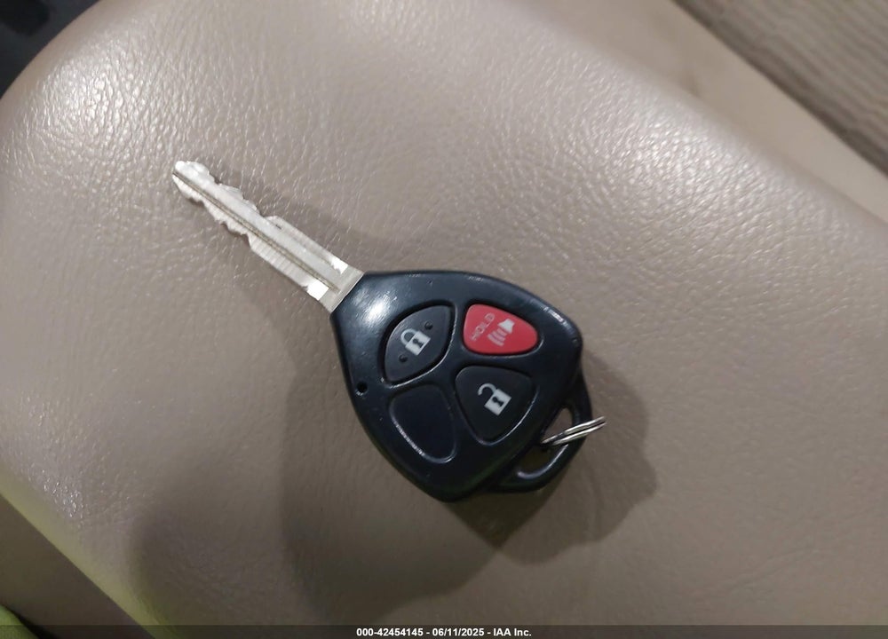 2009 TOYOTA RAV4 VIN: JTMBF33VX95010521