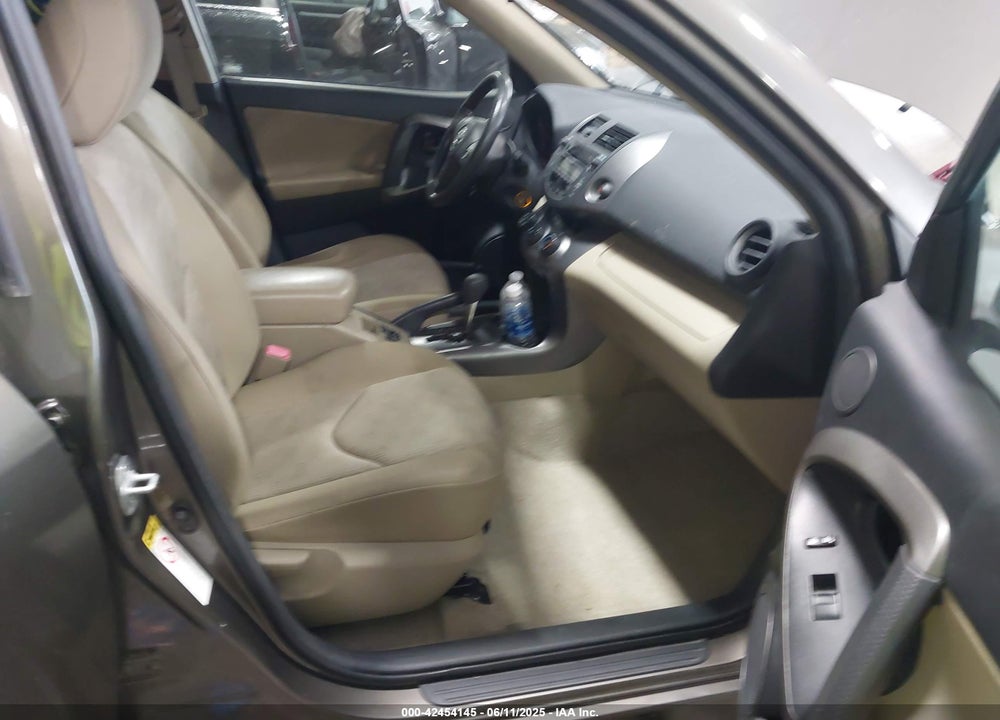 2009 TOYOTA RAV4 VIN: JTMBF33VX95010521