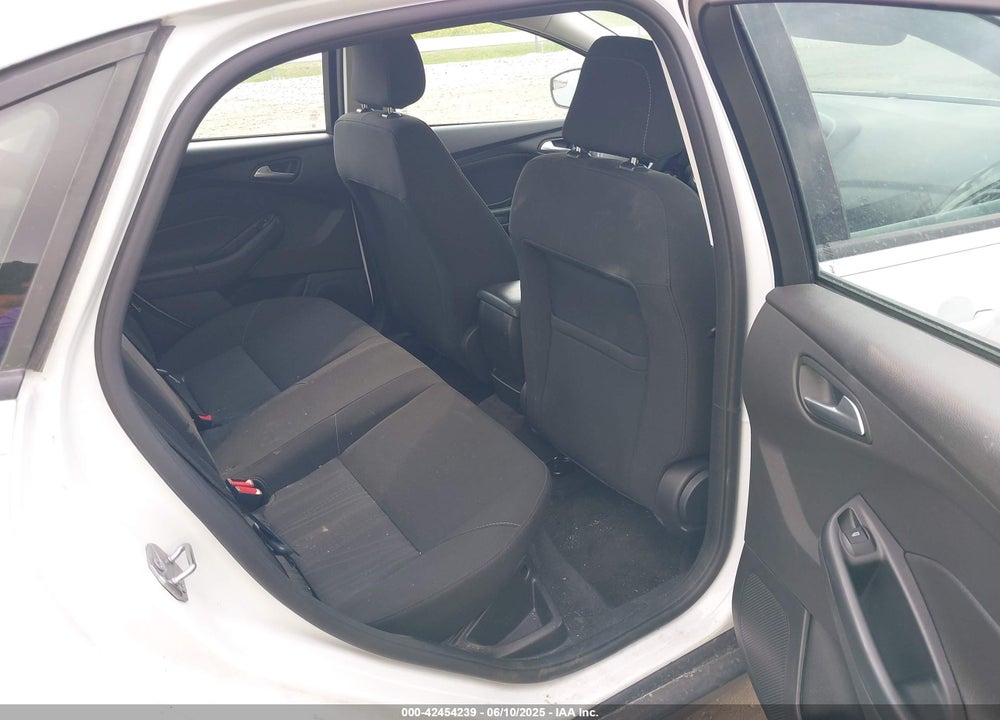 2018 FORD FOCUS VIN: 1FADP3F27JL277094
