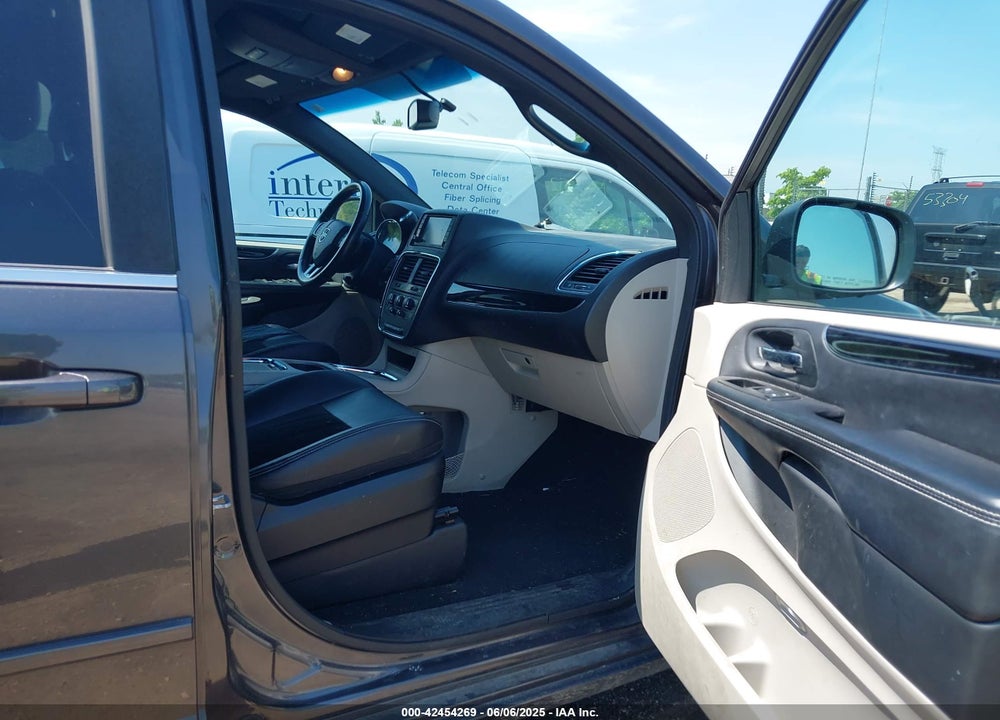 2014 DODGE GRAND CARAVAN SXT 30TH ANNIVERSARY VIN: 2C4RDGCG1ER366222