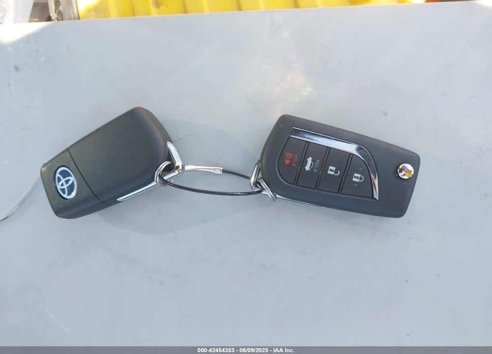 2025 TOYOTA COROLLA LE VIN: 5YFB4MDE4SP295039