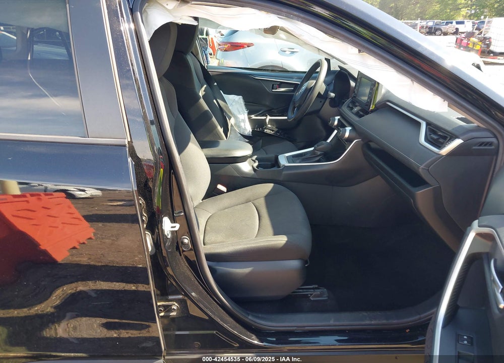 2019 TOYOTA RAV4 VIN: 2T3W1RFV7KW021151