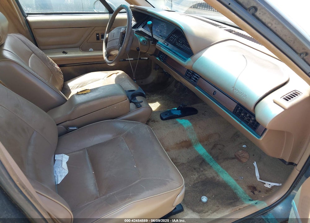 1992 OLDSMOBILE 88 ROYALE LS VIN: 1G3HY53L3N1828043