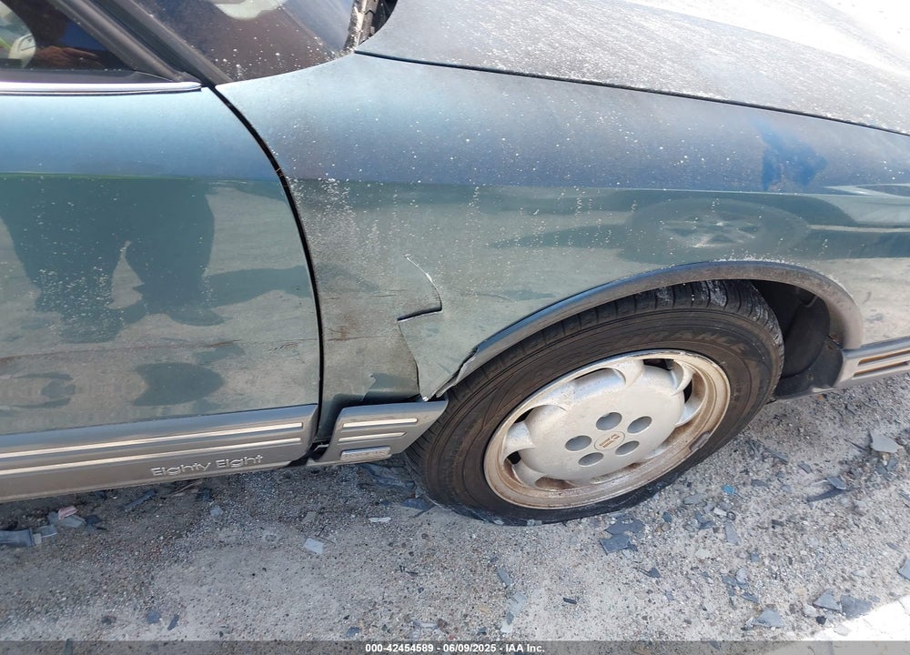 1992 OLDSMOBILE 88 ROYALE LS VIN: 1G3HY53L3N1828043