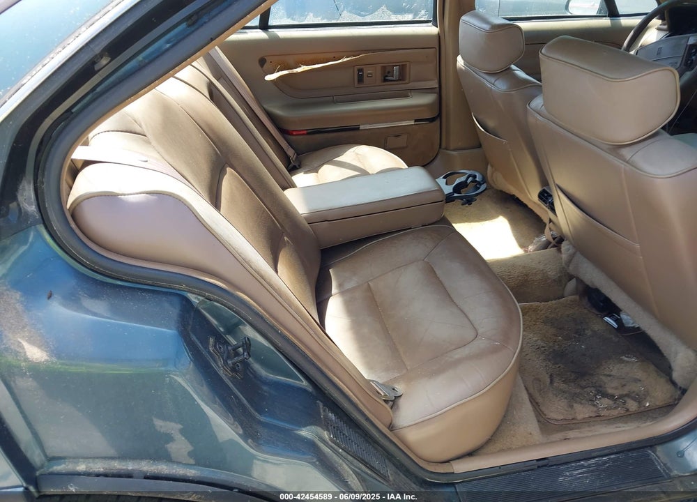 1992 OLDSMOBILE 88 ROYALE LS VIN: 1G3HY53L3N1828043