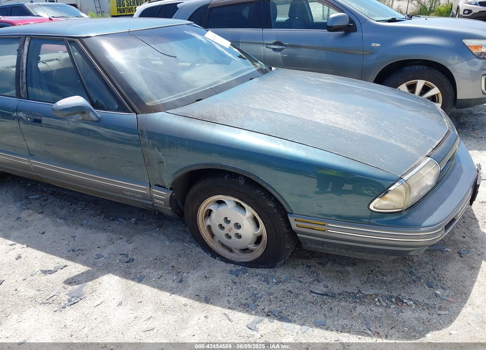 1992 OLDSMOBILE 88 ROYALE LS VIN: 1G3HY53L3N1828043