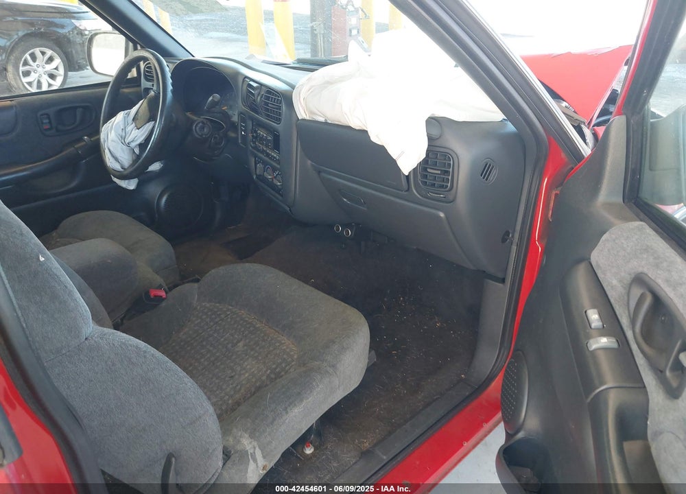 2000 CHEVROLET S-10 LS VIN: 1GCCS19W1YK138182
