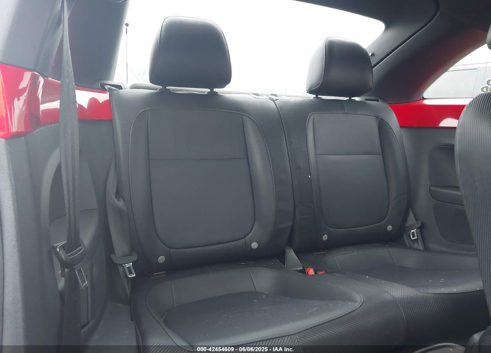 2012 VOLKSWAGEN BEETLE VIN: 3VWJP7AT2CM602317