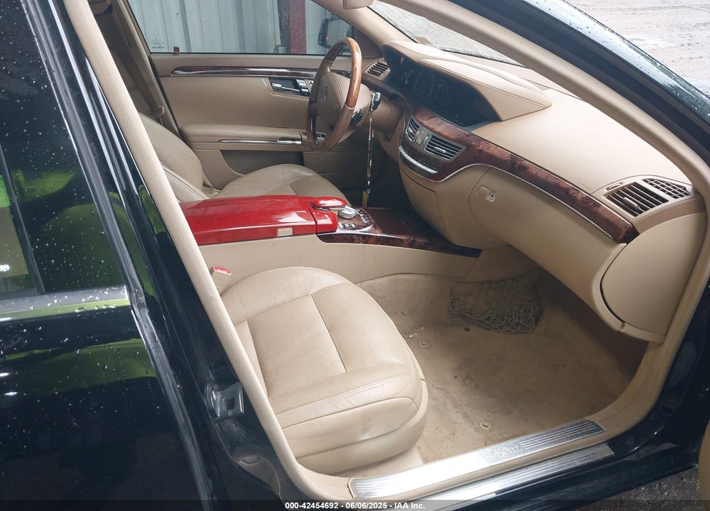 2011 MERCEDES-BENZ S CLASS VIN: WDDNG7BBXBA402927