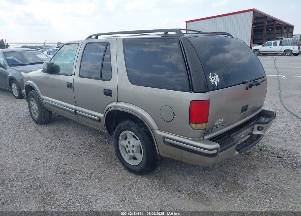 1998 CHEVROLET BLAZER LS VIN: 1GNDT13W3W2188709