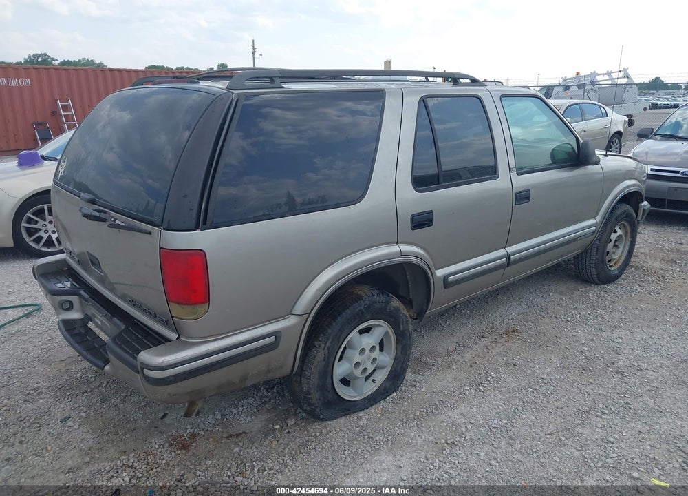 1998 CHEVROLET BLAZER LS VIN: 1GNDT13W3W2188709