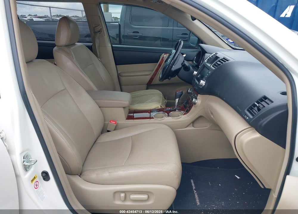 2011 TOYOTA HIGHLANDER LIMITED V6 VIN: 5TDYK3EH6BS048213