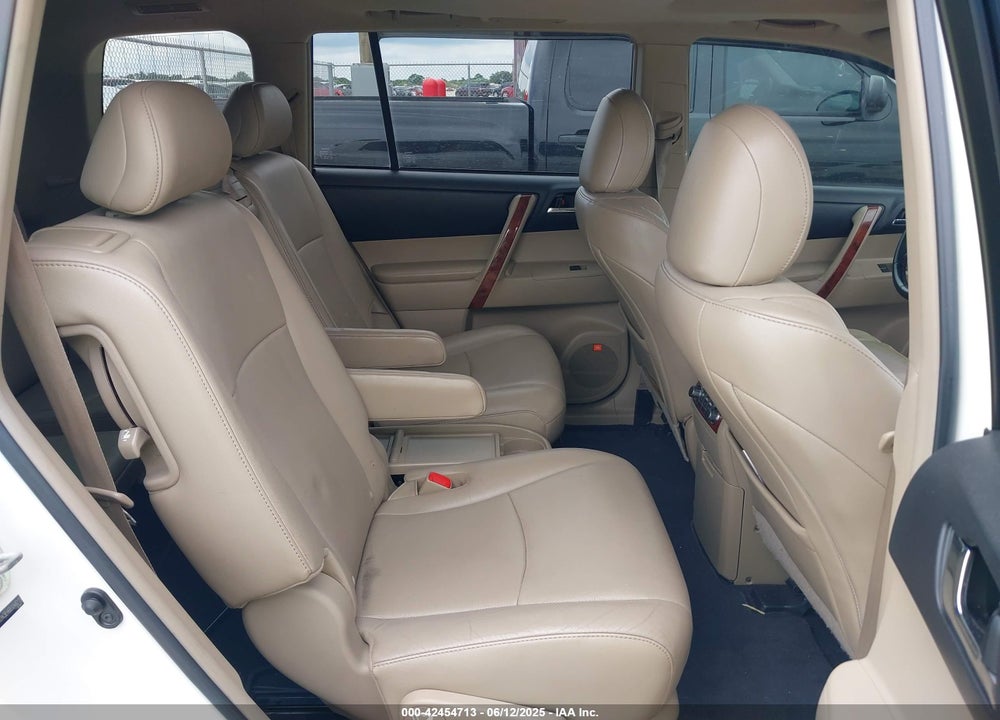 2011 TOYOTA HIGHLANDER LIMITED V6 VIN: 5TDYK3EH6BS048213