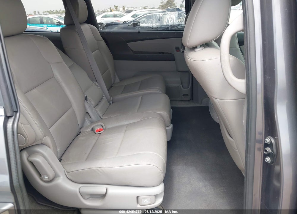 2015 HONDA ODYSSEY EX-L VIN: 5FNRL5H60FB101232