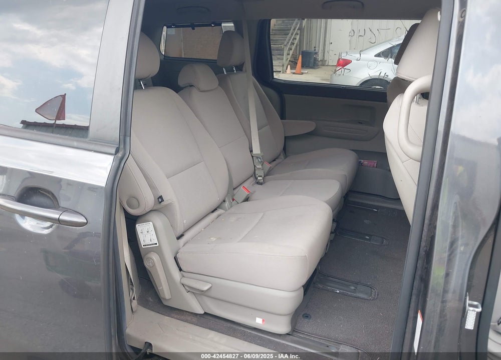 2015 KIA SEDONA LX VIN: KNDMB5C11F6042972