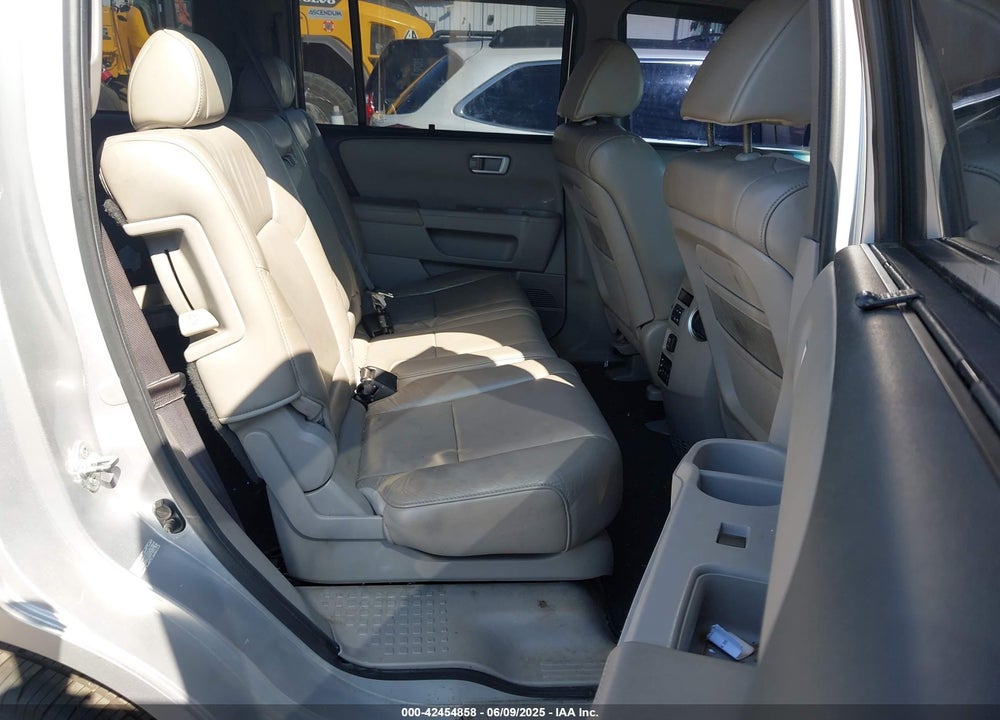 2011 HONDA PILOT VIN: 5FNYF3H91BB055471