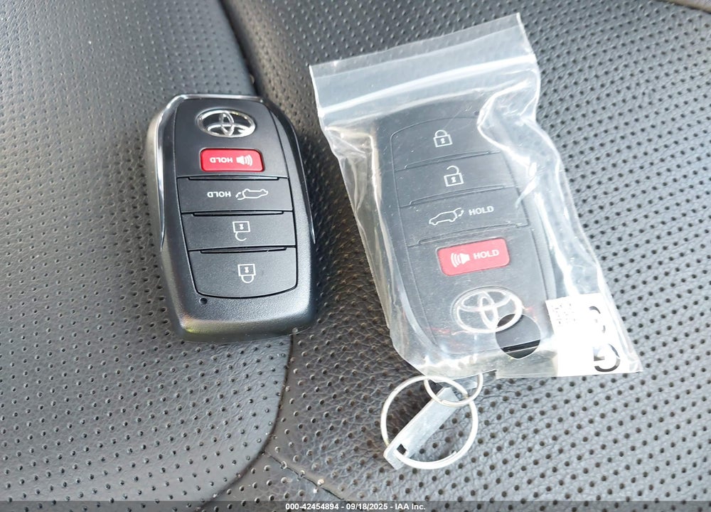 2024 TOYOTA HIGHLANDER VIN: 5TDKDRBH1RS556249