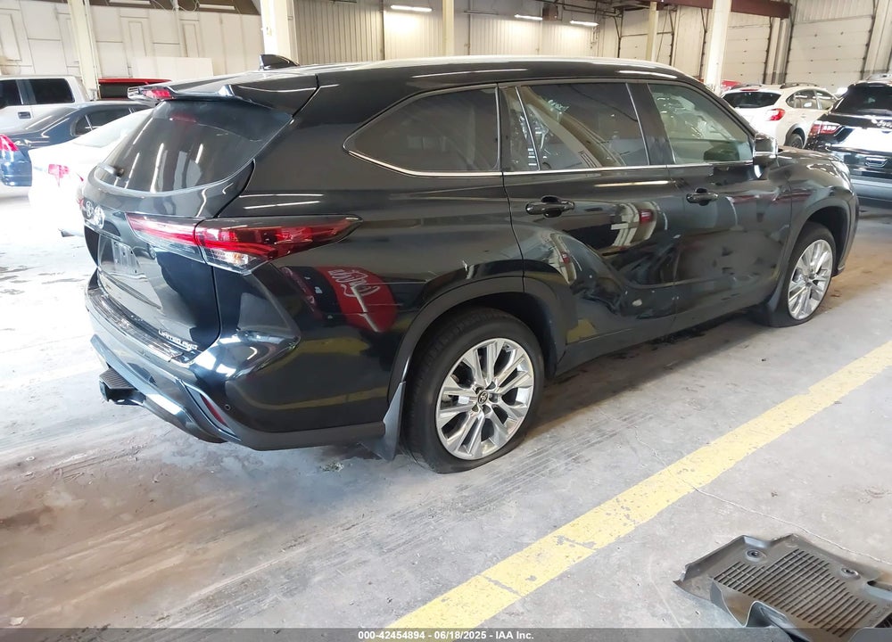 2024 TOYOTA HIGHLANDER VIN: 5TDKDRBH1RS556249