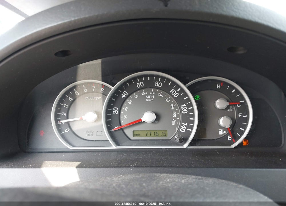 2008 KIA SORENTO VIN: KNDJC735185858703