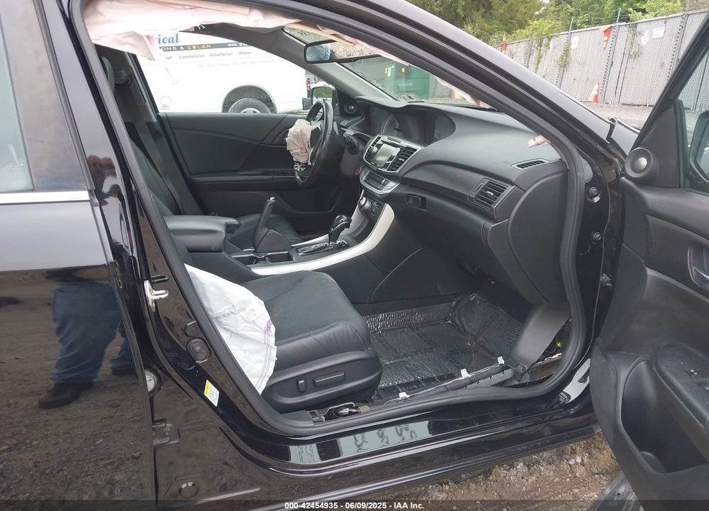2014 HONDA ACCORD VIN: 1HGCR2F86EA164402