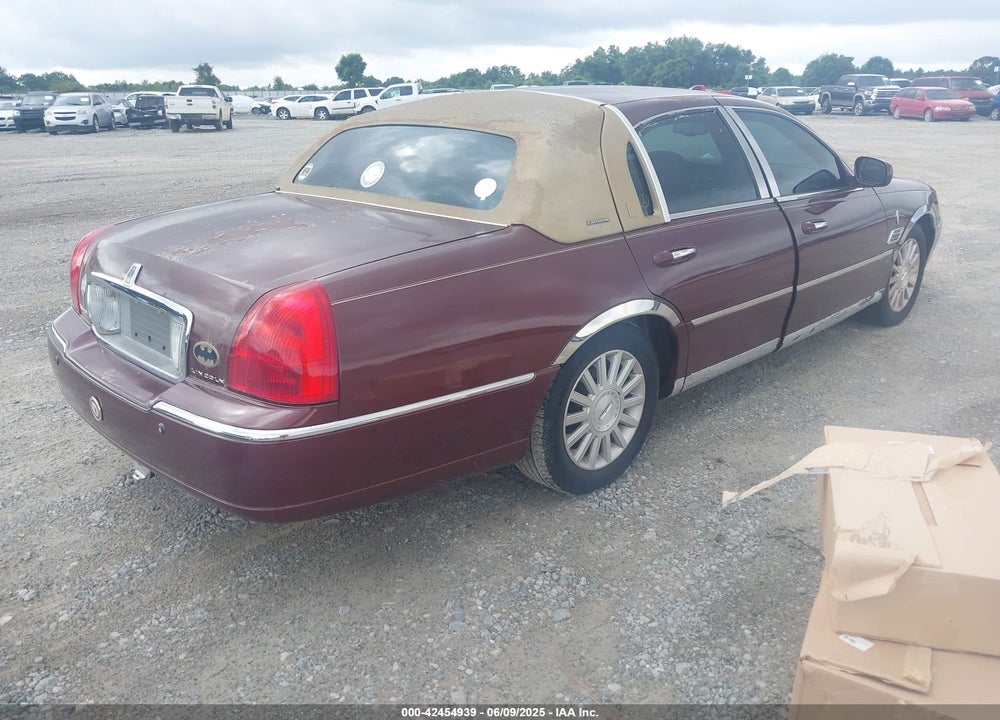 2003 LINCOLN TOWN CAR EXECUTIVE VIN: 1LNHM81W83Y621934