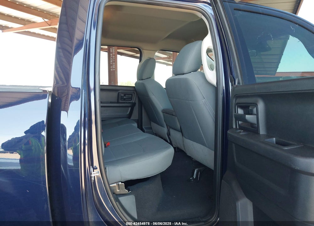 2018 RAM 1500 VIN: 1C6RR7FG7JS270107