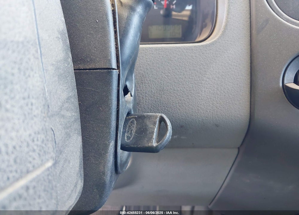 2005 FORD F-150 STX/XL/XLT VIN: 1FTRX14W55FA03147