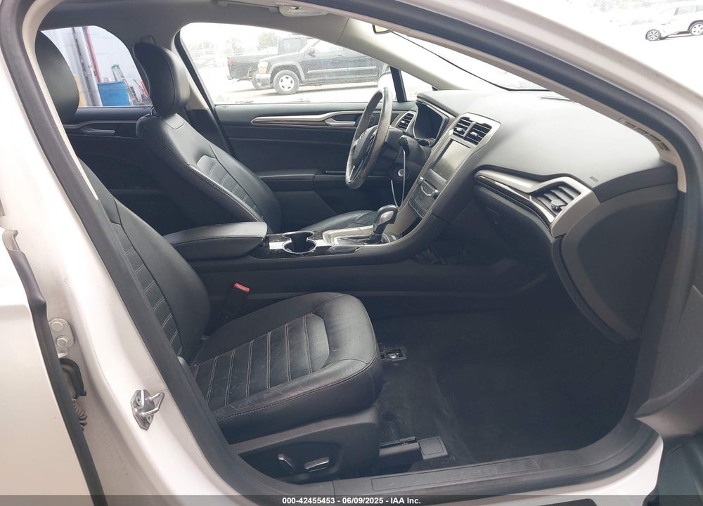 2014 FORD FUSION SE VIN: 3FA6P0HD7ER392422