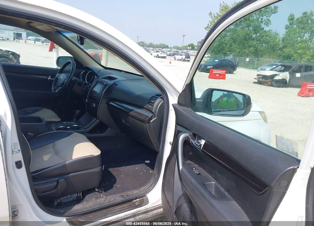 2011 KIA SORENTO EX V6 VIN: 5XYKUDA20BG052875