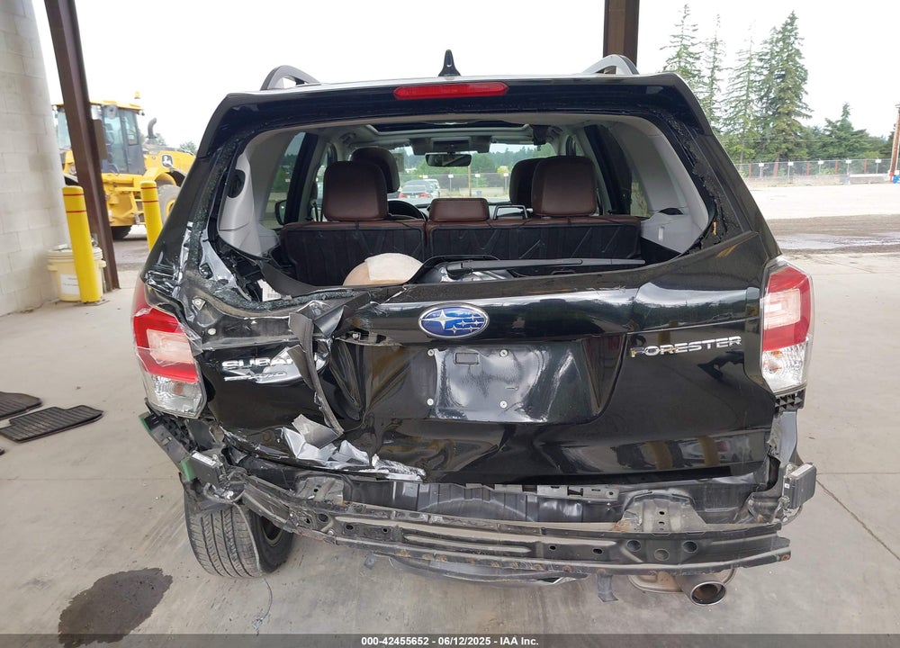 2018 SUBARU FORESTER VIN: JF2SJAWC2JH598982