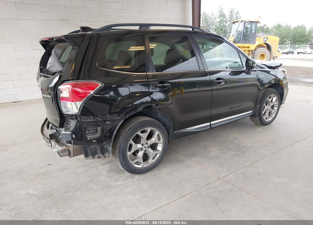 2018 SUBARU FORESTER VIN: JF2SJAWC2JH598982