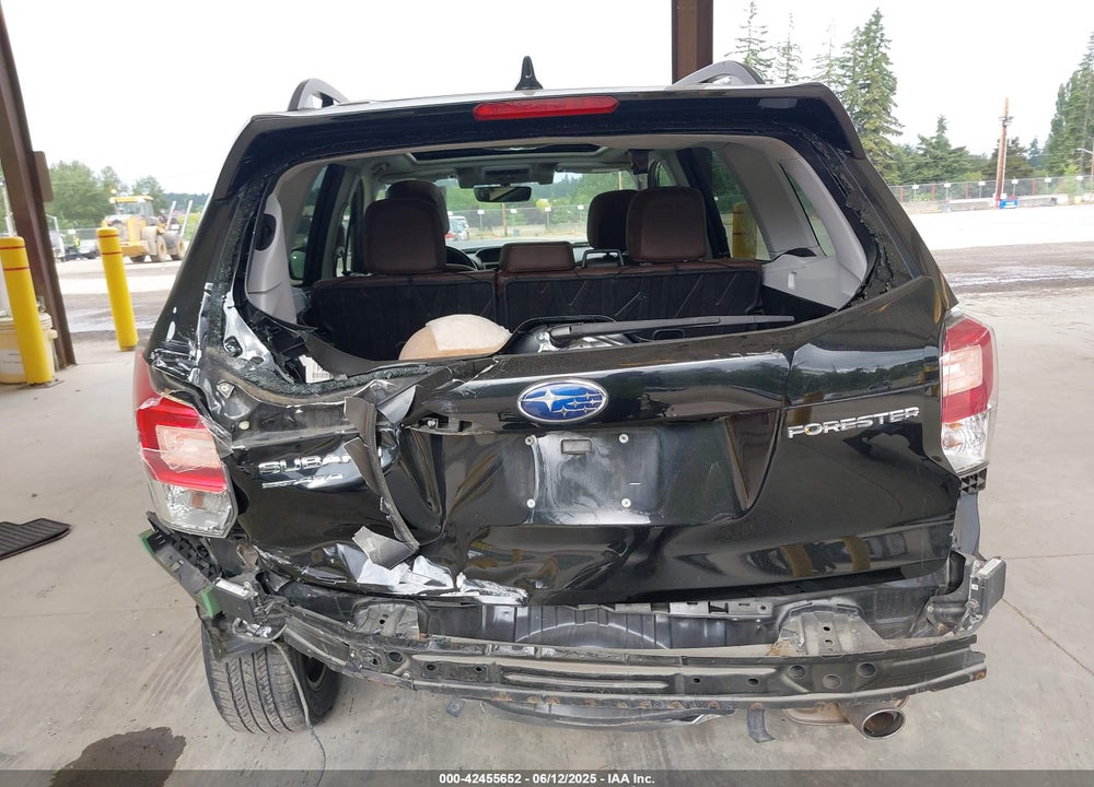 2018 SUBARU FORESTER VIN: JF2SJAWC2JH598982
