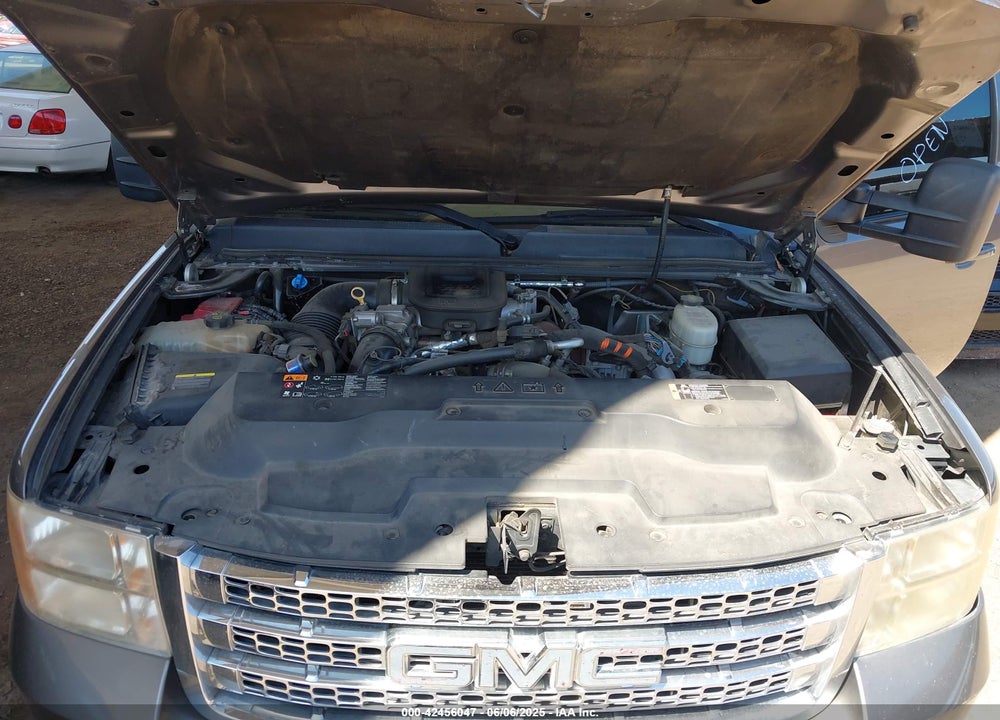 2014 GMC SIERRA 2500HD SLT VIN: 1GT121E85EF136406