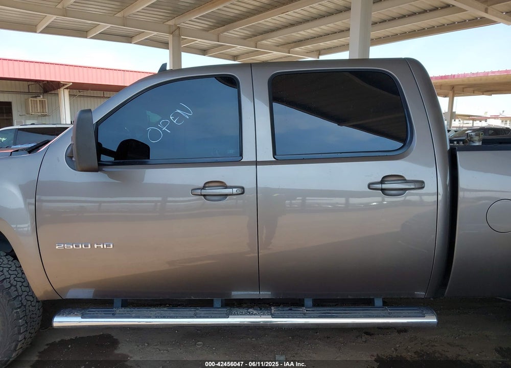 2014 GMC SIERRA 2500HD SLT VIN: 1GT121E85EF136406