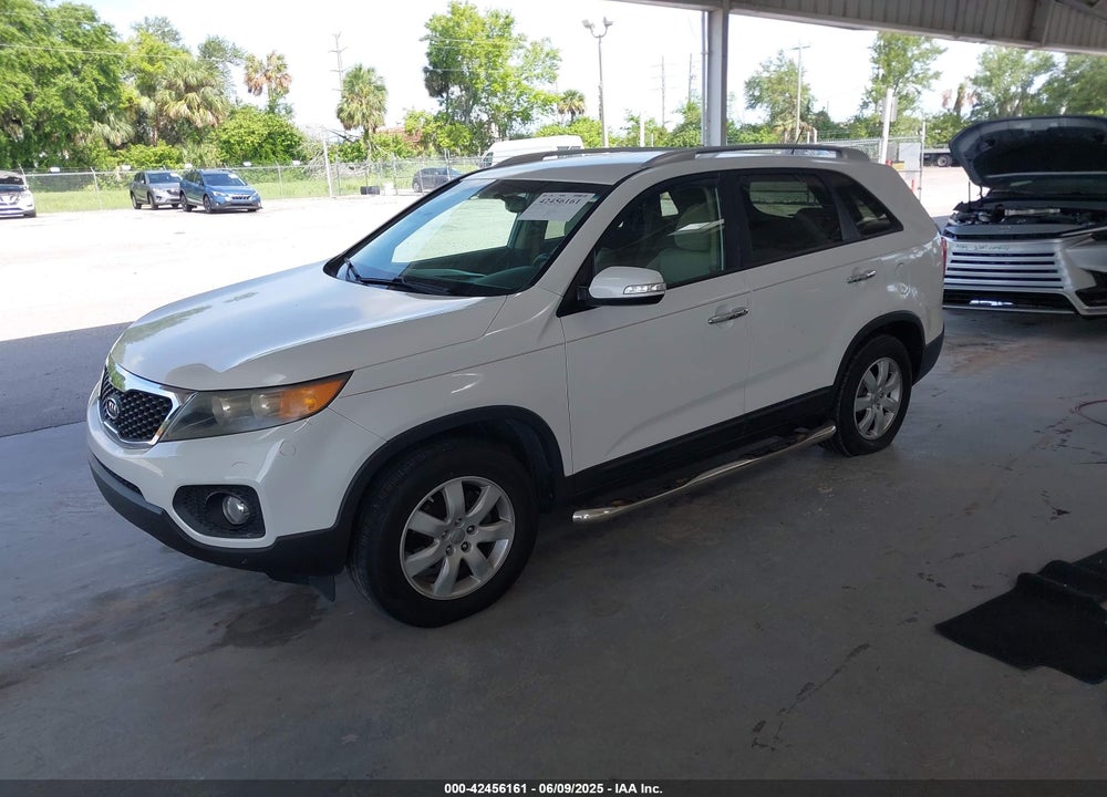 2013 KIA SORENTO LX VIN: 5XYKT3A69DG370190