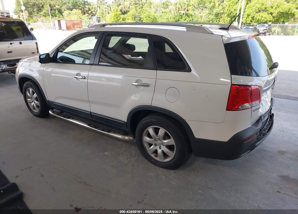 2013 KIA SORENTO LX VIN: 5XYKT3A69DG370190