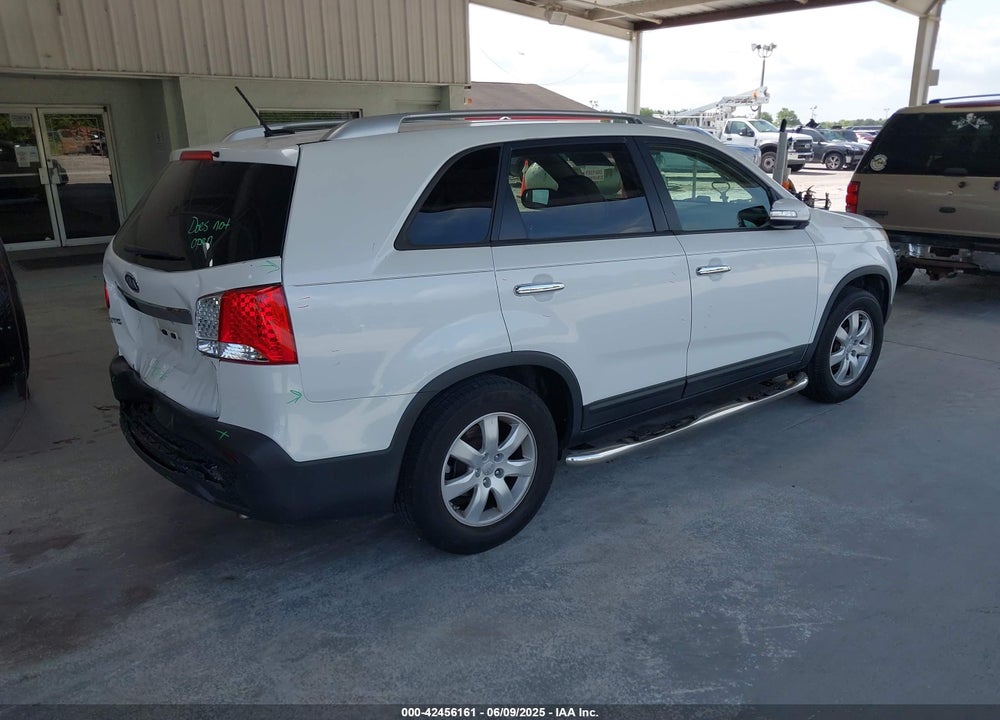 2013 KIA SORENTO LX VIN: 5XYKT3A69DG370190
