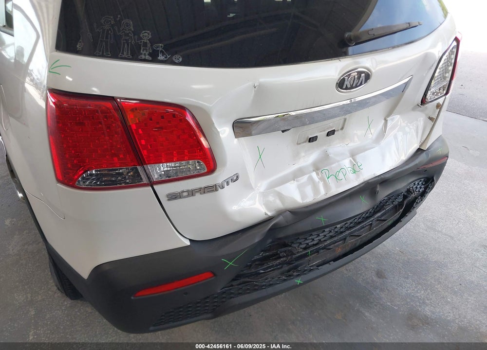 2013 KIA SORENTO LX VIN: 5XYKT3A69DG370190