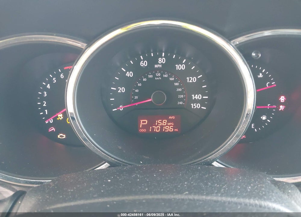 2013 KIA SORENTO LX VIN: 5XYKT3A69DG370190