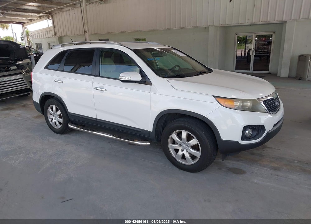 2013 KIA SORENTO LX VIN: 5XYKT3A69DG370190