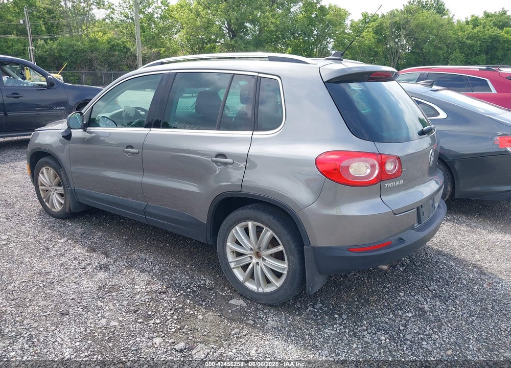 2011 VOLKSWAGEN TIGUAN SE VIN: WVGBV7AX9BW540019