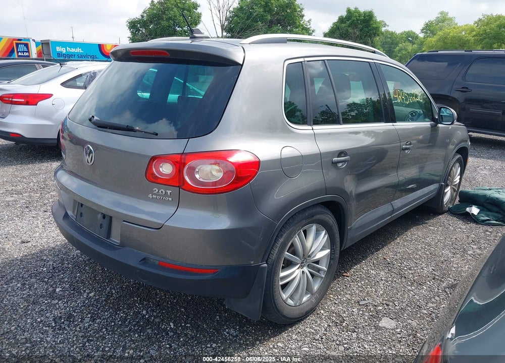2011 VOLKSWAGEN TIGUAN SE VIN: WVGBV7AX9BW540019