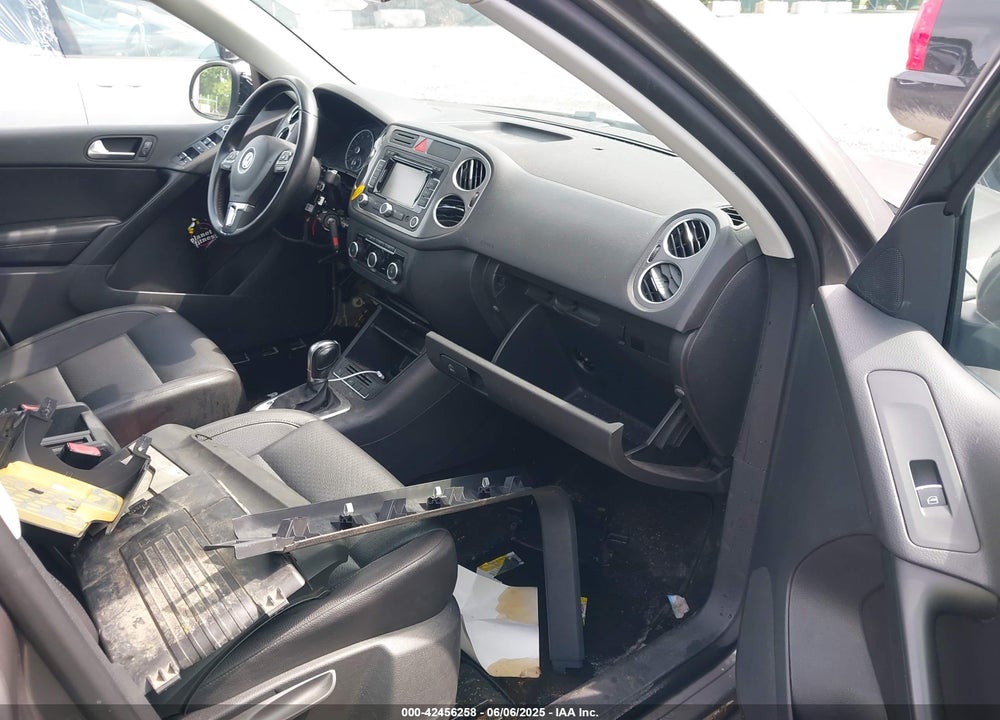 2011 VOLKSWAGEN TIGUAN SE VIN: WVGBV7AX9BW540019