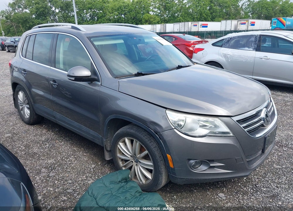 2011 VOLKSWAGEN TIGUAN SE VIN: WVGBV7AX9BW540019