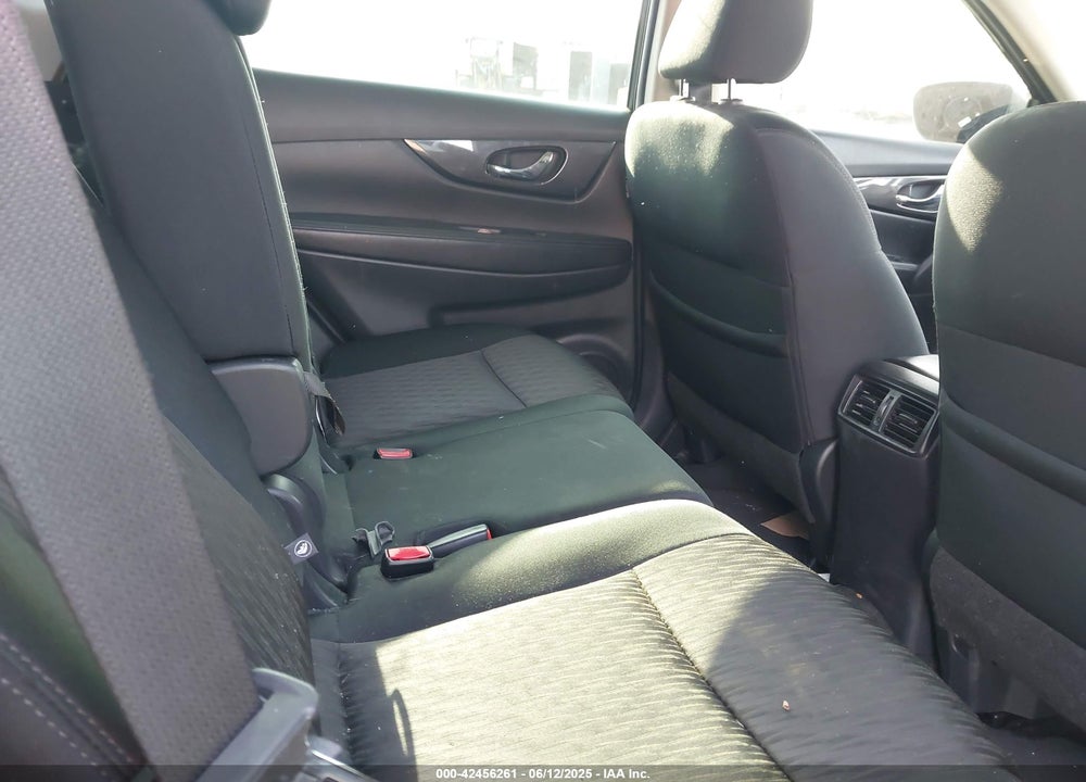 2017 NISSAN ROGUE VIN: 5N1AT2MT5HC835688