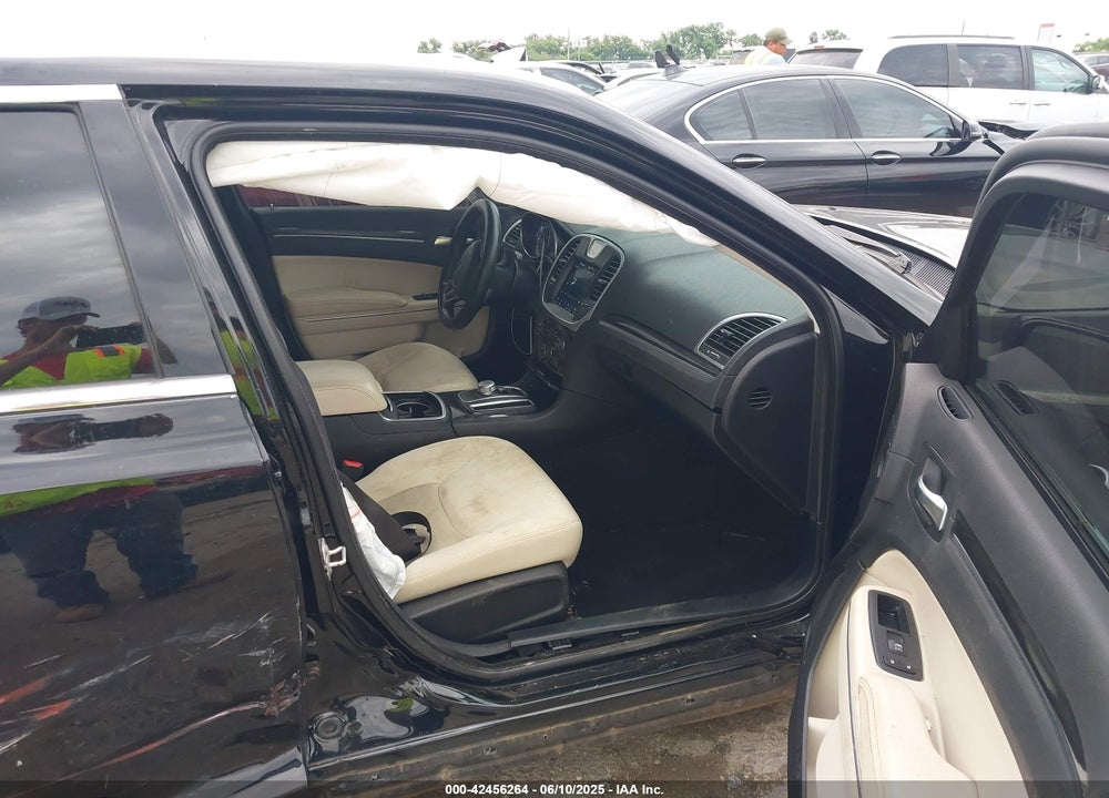 2019 CHRYSLER 300 VIN: 2C3CCAAG6KH610400