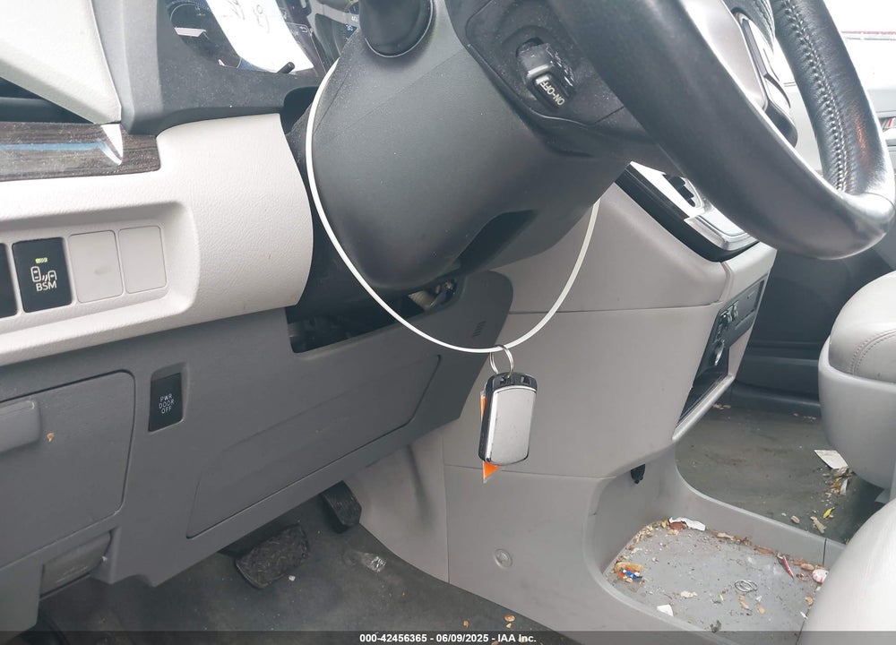 2015 TOYOTA SIENNA XLE 8 PASSENGER VIN: 5TDYK3DC3FS579087