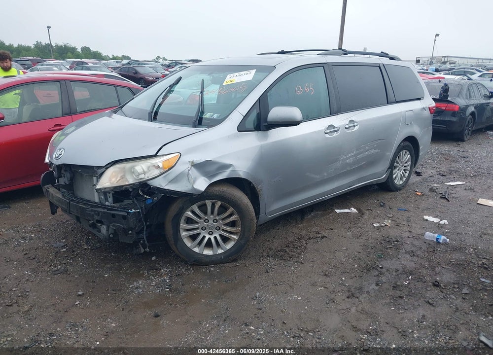 2015 TOYOTA SIENNA XLE 8 PASSENGER VIN: 5TDYK3DC3FS579087